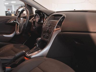 Opel Astra 1.4 Turbo AT (140 л. с.)
