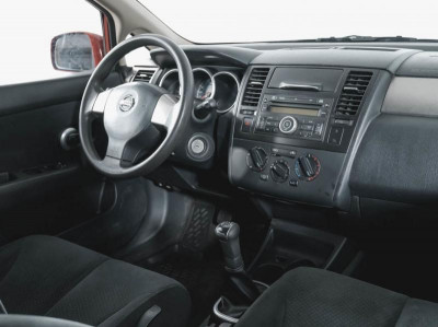 Nissan Tiida 1.6 MT (110 л. с.)