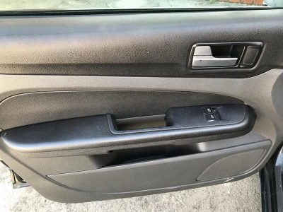 Ford Focus 1.8 MT (125 л. с.)