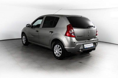 Renault Sandero 1.6 MT (84 л. с.)