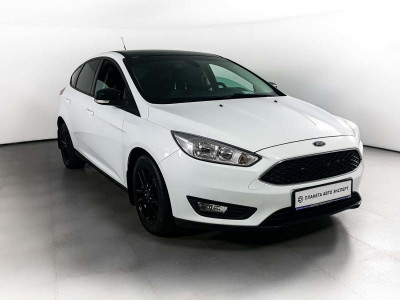 Ford Focus Хетчбэк 1.6 Ti-VCT PowerShift (125 л. с.) White and Black