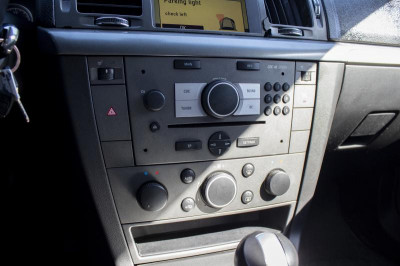 Opel Vectra 1.8 MT (140 л. с.)