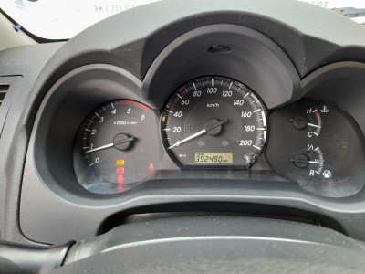 Toyota Hilux 2.5D MT Turbo AWD (144 л. с.)