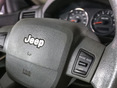 Jeep Cherokee 3.7 AT (205 л. с.)
