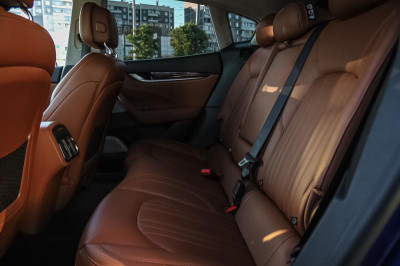 Maserati Levante 3.0 V6 AT (350 л.с.)