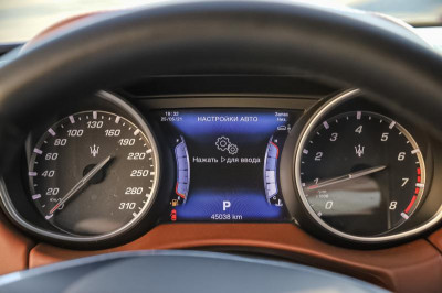 Maserati Levante 3.0 V6 AT (350 л.с.)