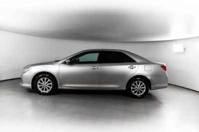 Toyota Camry 2.5 AT (181 л. с.)