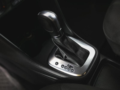 Volkswagen Polo 1.6 MPI AT (105 л.с.)