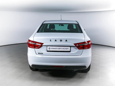 LADA Vesta 1.6 MT (106 л. с.)