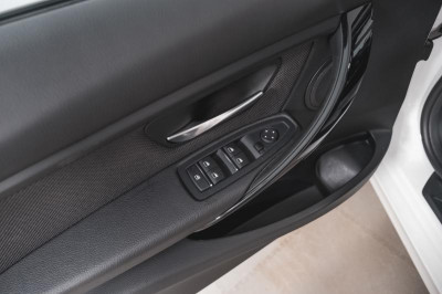 BMW 3 серия 320i AT (184 л. с.)