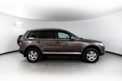 Volkswagen Touareg 3.0d AT (224 л.с.) 4WD