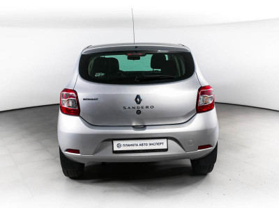 Renault Sandero 1.6 MT (82 л. с.)