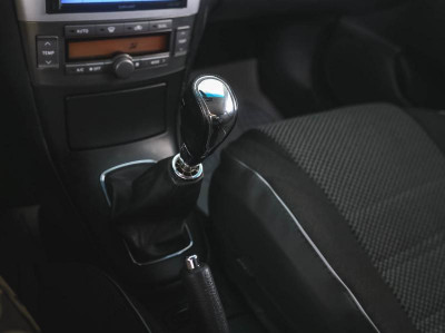 Toyota Avensis 1.8 MT (129 л. с.)