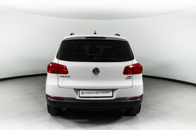 Volkswagen Tiguan 1.4 TSI BlueMotion DSG (150 л. с.)