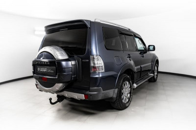 Mitsubishi Pajero 3.8 AT (250 л. с.)