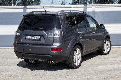 Mitsubishi Outlander 3.0 AT 4WD (220 л. с.)