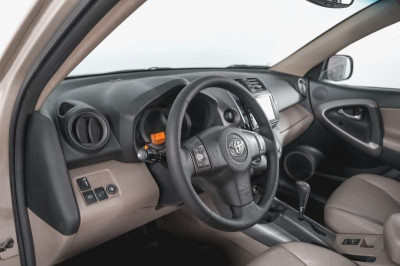 Toyota RAV4 2.0 AT (152 л.с.) 4WD