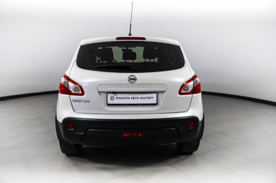 Nissan Qashqai 1.6 MT (114 л. с.)