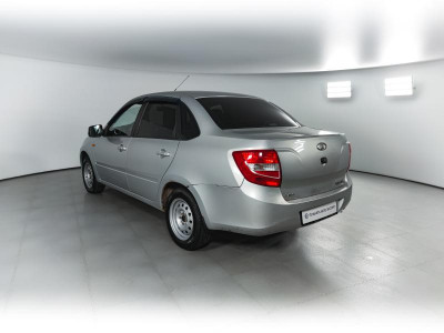 LADA Granta седан 1.6 MT 16кл (98 л. с.)
