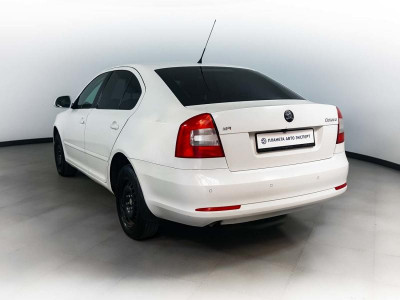 ŠKODA Octavia 1.6 MPI AT (102 л. с.)