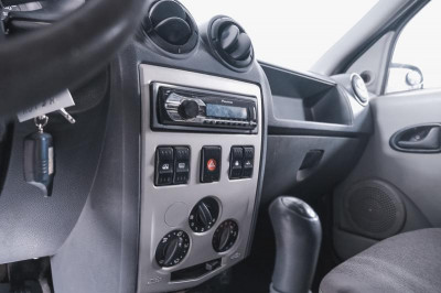 Renault Logan 1.4 MT (75 л.с.)