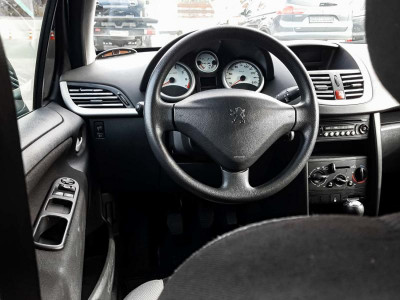 Peugeot 207 1.4 MT (90 л.с.)
