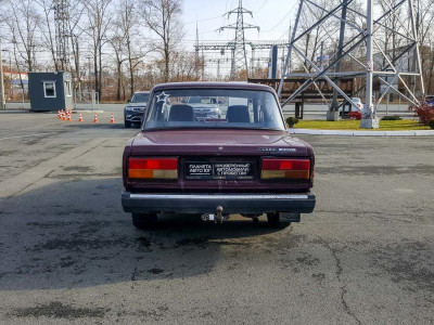 LADA 2107 1.6 MT (75 л. с.)