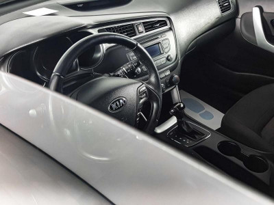 Kia ceed SW 1.6 AT (130 л. с.)