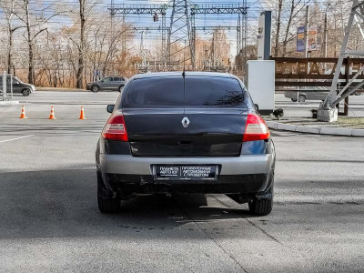 Renault Megane 1.6 MT (113 л. с.)
