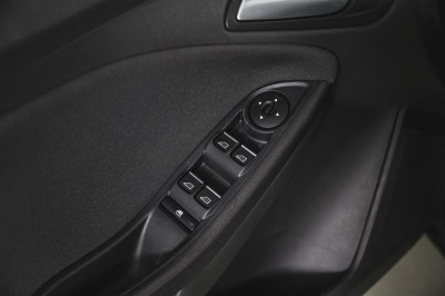 Ford Focus Седан 1.6 Ti-VCT PowerShift (105 л. с.) Sync Edition
