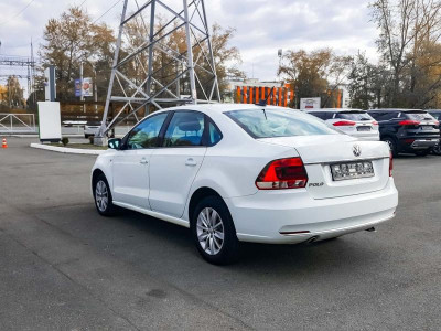 Volkswagen Polo 1.6 MPI MT (110 л. с.) Highline